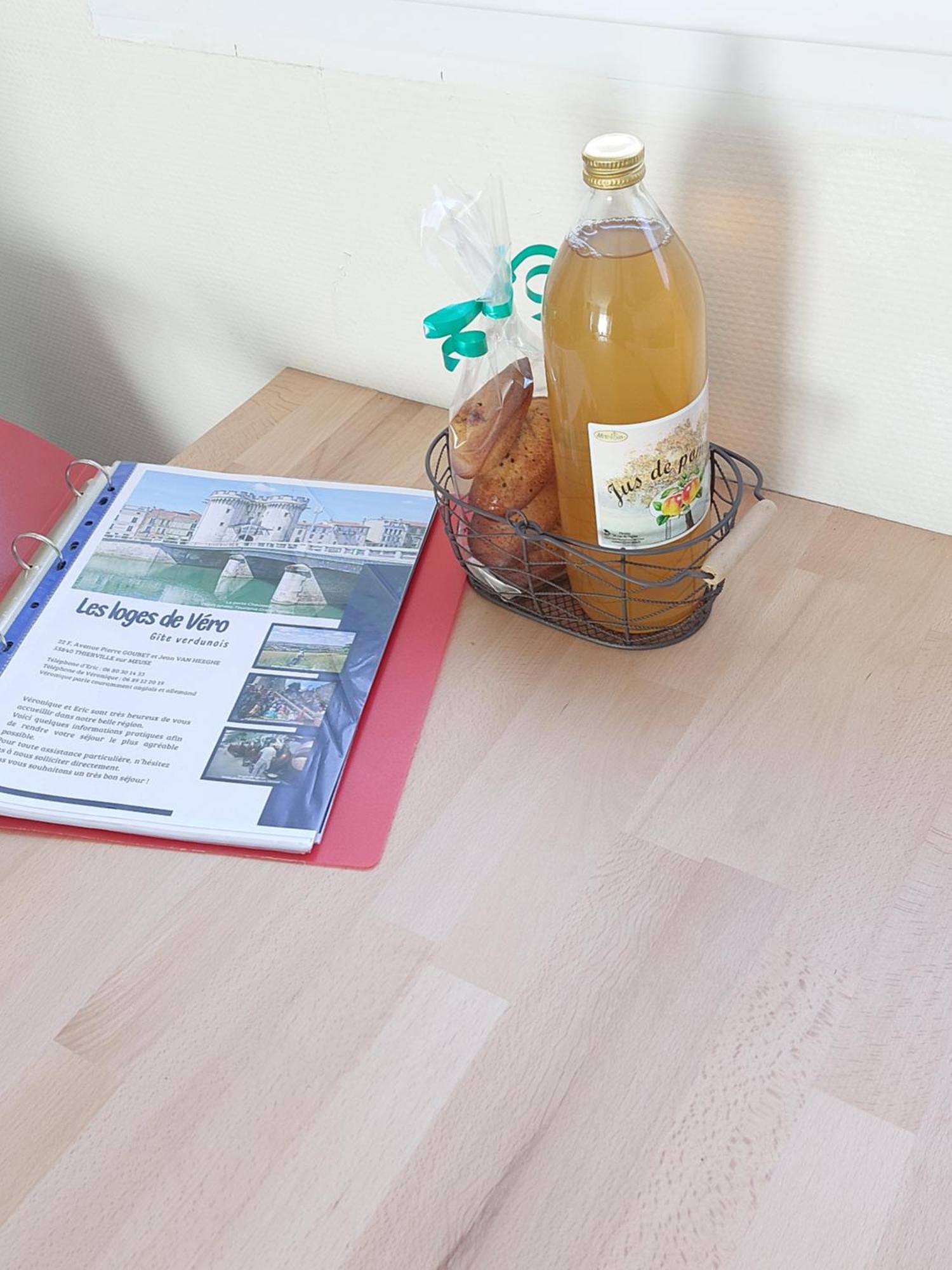 Les Loges De Vero Duplex , Appartement Neuf Classe 3 Etoiles - Garage Velo Et Moto - Parking Prive - 1 Chambre Et Un Canape Convertible - Gere Par Prestazen'Services Thierville-sur-Meuse Bagian luar foto